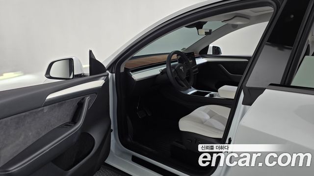 Tesla Model Y Long Range AWD 2024 — фото 10