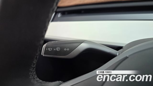Tesla Model Y Long Range AWD 2024 — фото 24