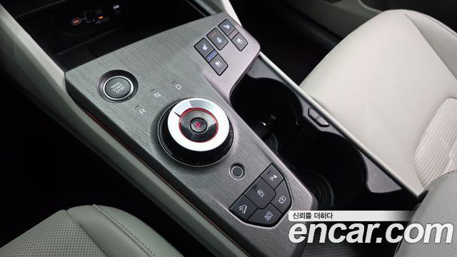 Kia Sportage (V) Gasoline 1.6 Turbo 2WD Signature 2026 — фото 9