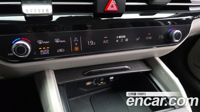 Kia Sportage (V) Gasoline 1.6 Turbo 2WD Signature 2026 — фото 17