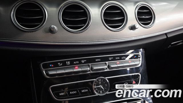 Mercedes-Benz E-Class (W213) E300 Avantgarde 2019 — фото 30