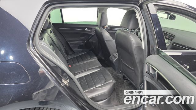 Volkswagen Golf (VII) 2.0 TDI Premium 2016 — фото 11
