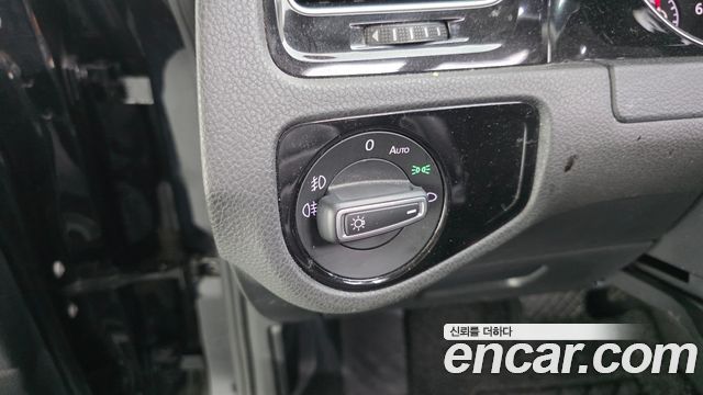 Volkswagen Golf (VII) 2.0 TDI Premium 2016 — фото 17