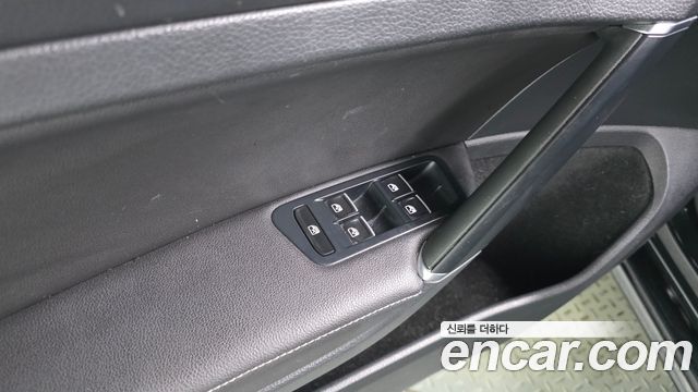 Volkswagen Golf (VII) 2.0 TDI Premium 2016 — фото 18