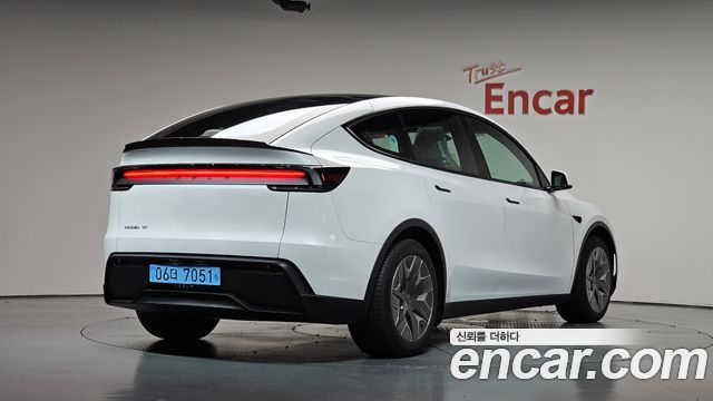 Tesla Model Y L Long Range AWD 2026 — фото 2
