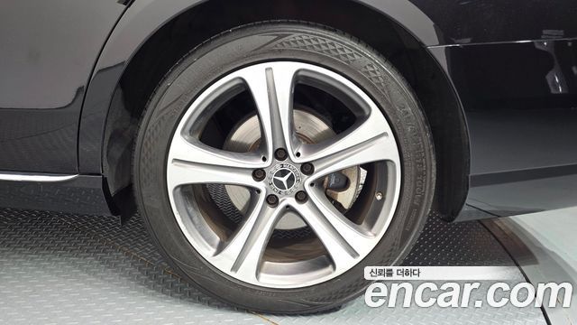 Mercedes-Benz E-Class (W213) E300 Avantgarde 2019 — фото 21