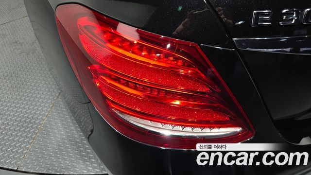 Mercedes-Benz E-Class (W213) E300 Avantgarde 2019 — фото 23