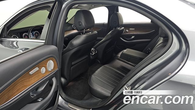 Mercedes-Benz E-Class (W213) E300 4MATIC Exclusive 2020 — фото 12