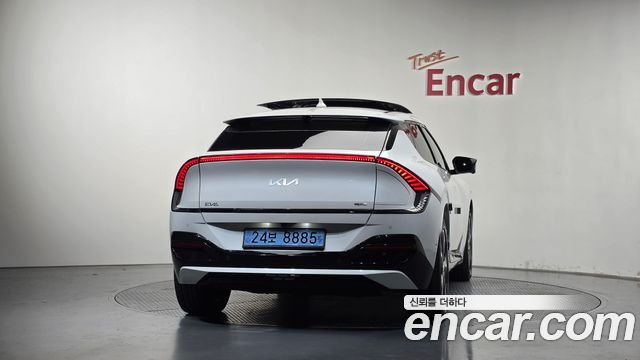 Kia EV6 Long Range 4WD GT Line 2023 — фото 4
