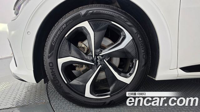 Kia EV6 Long Range 4WD GT Line 2023 — фото 5