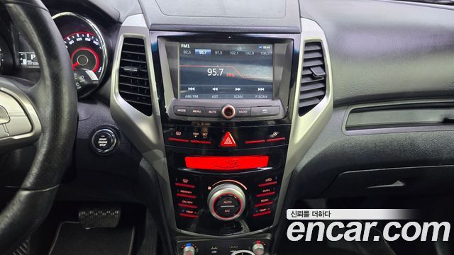 KG Mobility (SsangYong) Tivoli LX 2WD HI-DLX 2016 — фото 14