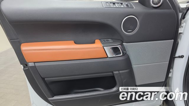 Land Rover Range Rover Sport (II) 3.0 SDV6 HSE Dynamic 2017 — фото 24