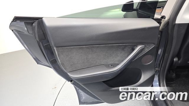 Tesla Model Y Long Range AWD 2022 — фото 31