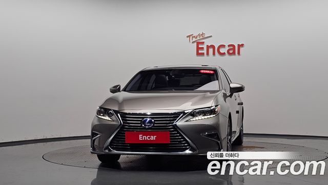 Lexus ES300h Supreme XV60 2017 — фото 3