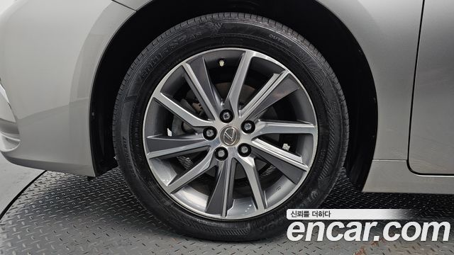 Lexus ES300h Supreme XV60 2017 — фото 5
