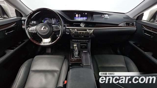 Lexus ES300h Supreme XV60 2017 — фото 7