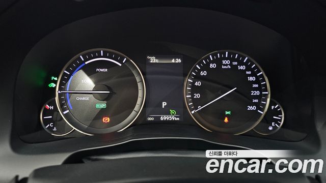 Lexus ES300h Supreme XV60 2017 — фото 8