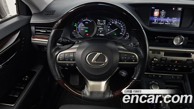 Lexus ES300h Supreme XV60 2017 — фото 13
