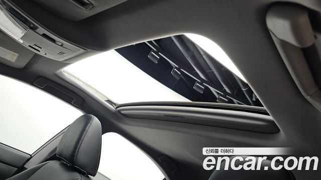 Lexus ES300h Supreme XV60 2017 — фото 18