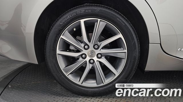 Lexus ES300h Supreme XV60 2017 — фото 21