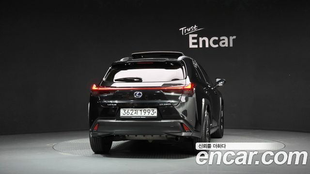 Lexus UX250h 2.0 2WD 2019 — фото 4