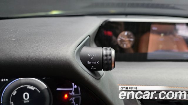 Lexus UX250h 2.0 2WD 2019 — фото 22