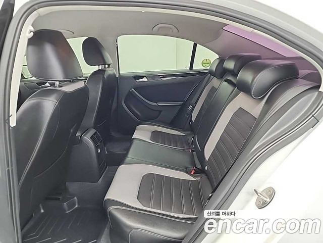 Volkswagen Jetta 2.0 TDI BlueMotion 6th 2015 — фото 17