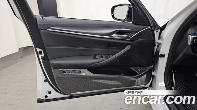 BMW 5 Series (G30) 523d M Sport 2023 — фото 24