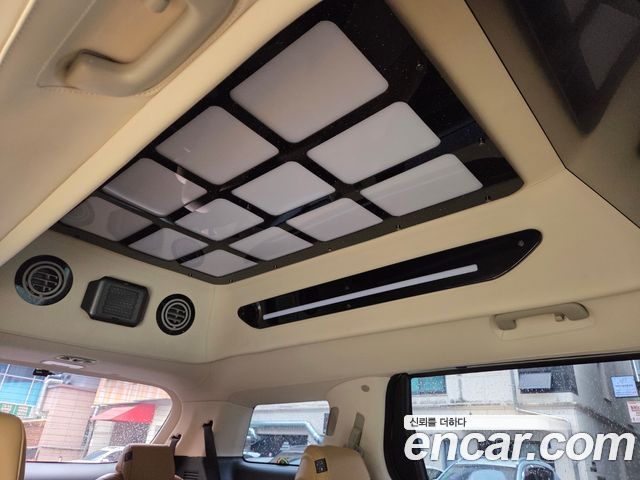 Kia Carnival (IV) Gasoline 9-seater Limousine(Special vehicle) 2023 — фото 16