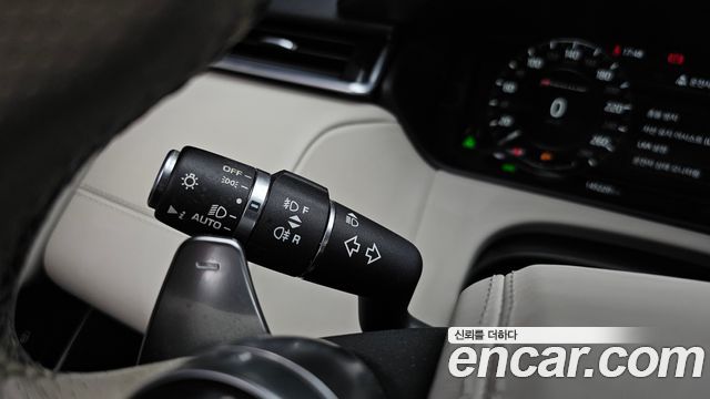 Land Rover Range Rover Velar 3.0 D300 R-Dynamic HSE 2018 — фото 38