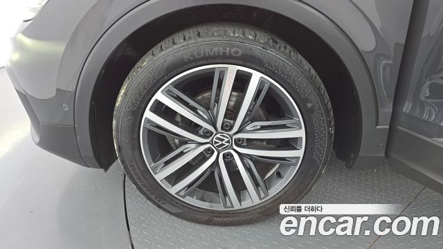 Volkswagen Tiguan (II) 2.0 TDI Prestige 2023 — фото 5