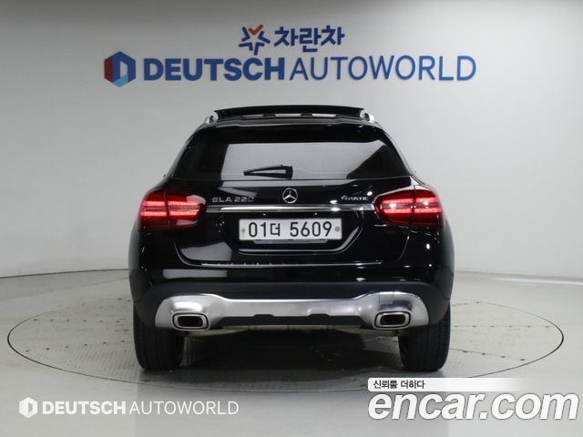 Mercedes-Benz GLA-Class (X156) GLA220 Premium 2019 — фото 4