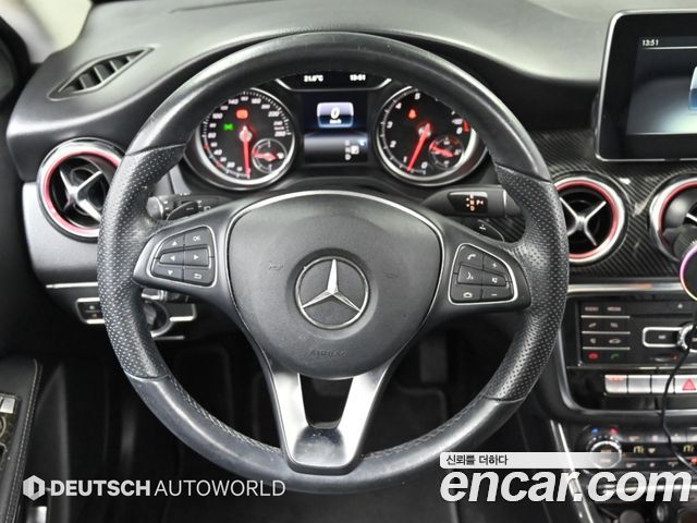 Mercedes-Benz GLA-Class (X156) GLA220 Premium 2019 — фото 17