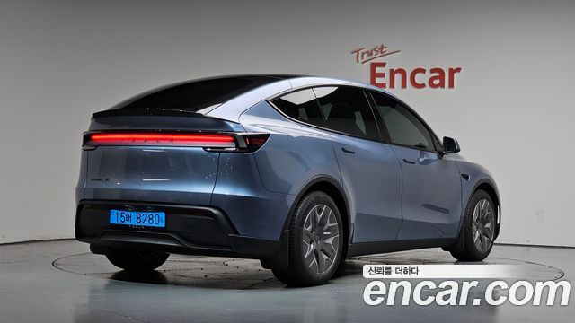 Tesla Model Y L Long Range AWD 2026 — фото 2