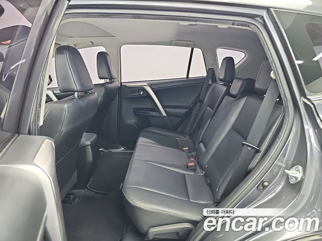 Toyota RAV4 2.5 2WD 4th 2016 — фото 16