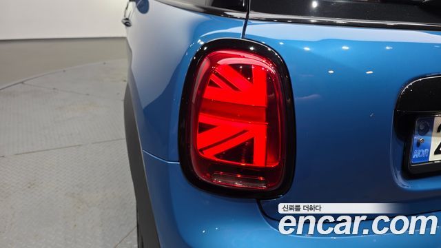 MINI Cooper S Classic Third Generation 2023 — фото 23