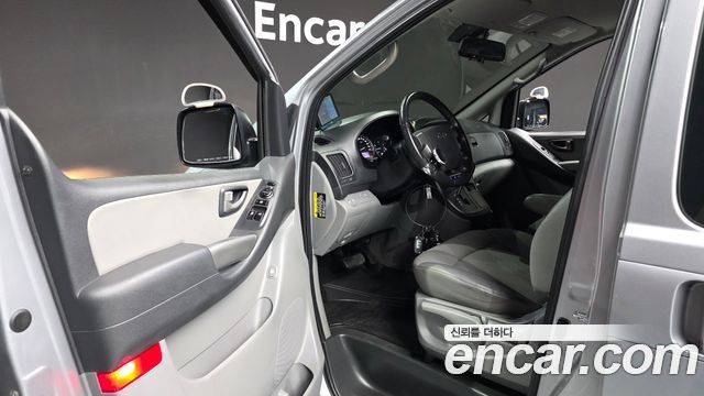 Hyundai Grand Starex Van 3-Seater Smart 2021 — фото 10