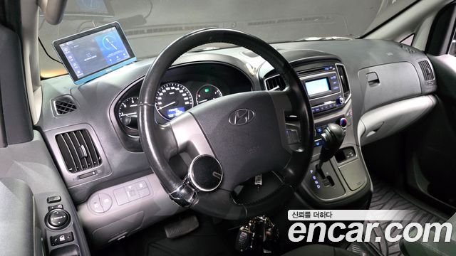 Hyundai Grand Starex Van 3-Seater Smart 2021 — фото 12