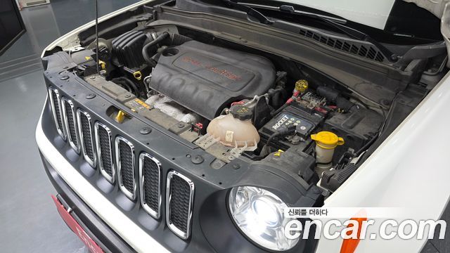 Jeep Renegade 2.4 Longitude High 2017 — фото 6