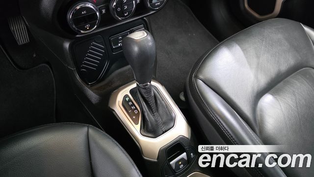 Jeep Renegade 2.4 Longitude High 2017 — фото 9