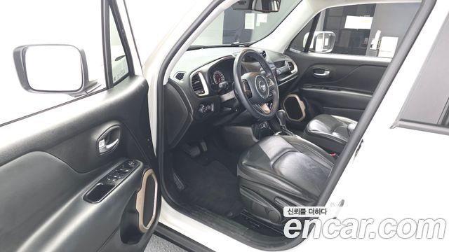 Jeep Renegade 2.4 Longitude High 2017 — фото 10