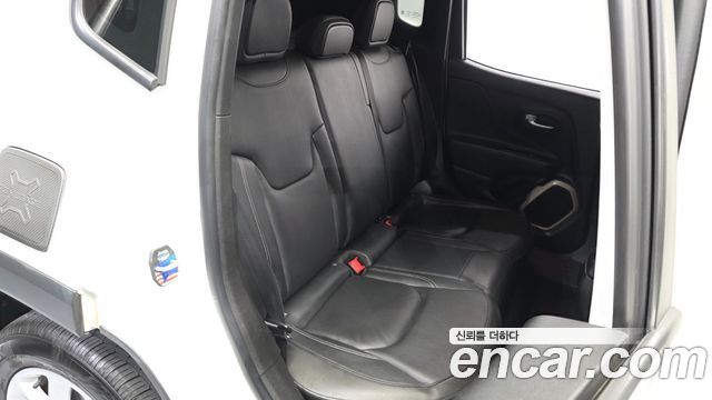 Jeep Renegade 2.4 Longitude High 2017 — фото 11