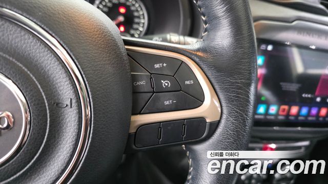 Jeep Renegade 2.4 Longitude High 2017 — фото 14