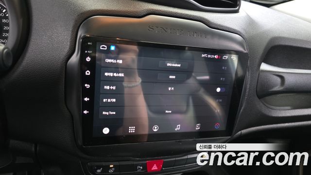 Jeep Renegade 2.4 Longitude High 2017 — фото 16