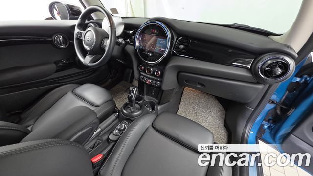 MINI Cooper Classic Plus 3rd 2022 — фото 7