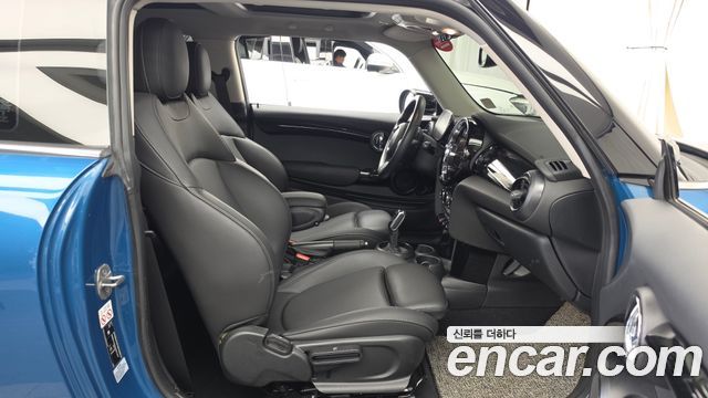 MINI Cooper Classic Plus 3rd 2022 — фото 11
