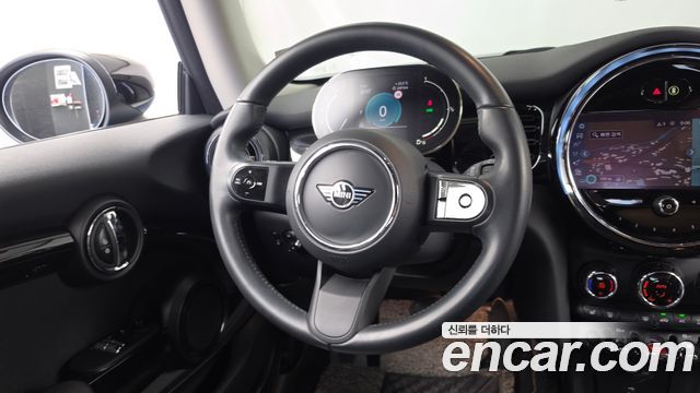 MINI Cooper Classic Plus 3rd 2022 — фото 13