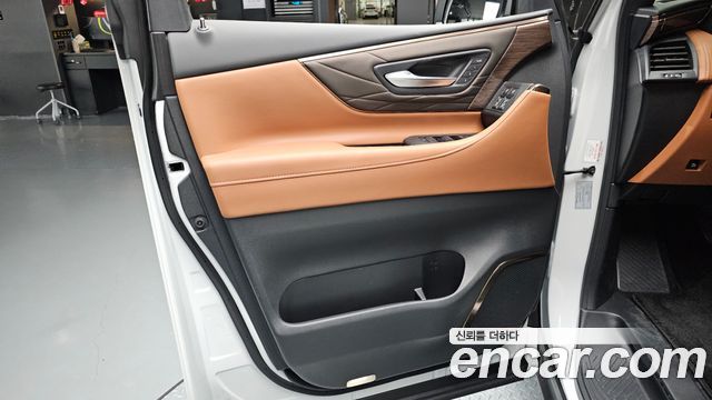 Toyota Alphard (IV) 2.5 HEV Executive AWD 2025 — фото 24