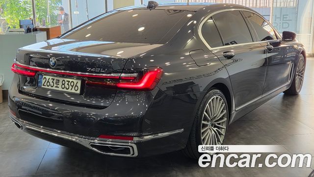 BMW 7 Series (G11) 740Li xDrive Design Pure Excellence 2020 — фото 2