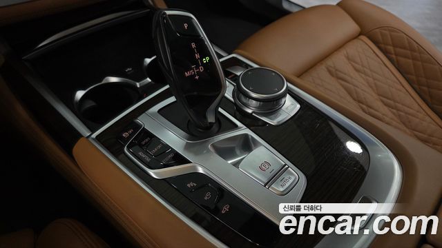 BMW 7 Series (G11) 740Li xDrive Design Pure Excellence 2020 — фото 9